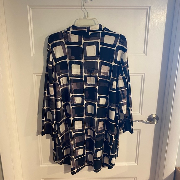 Woman In Control Tunic - Picture 2 of 4